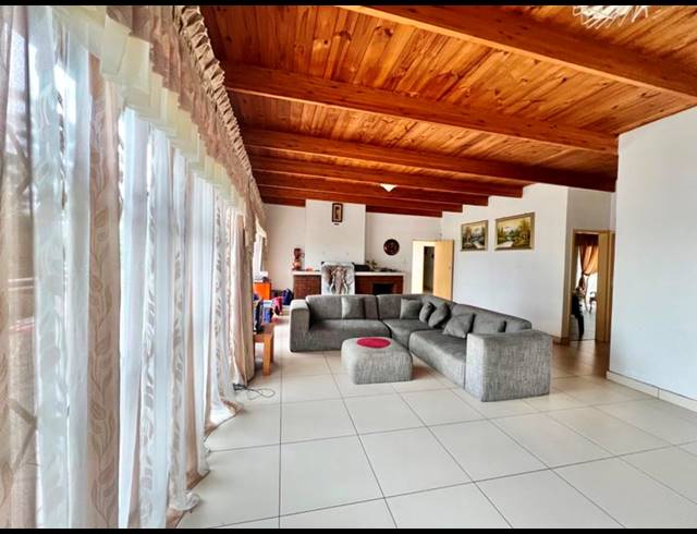 6 BEDROOM HOUSE FOR SALE IN BLACKRIDGE
